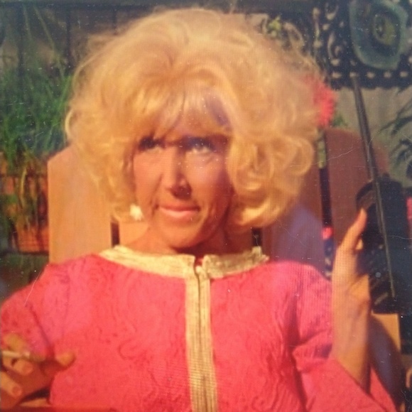 Hi from Dee Zaster's Closet! - Picture 1 of 1